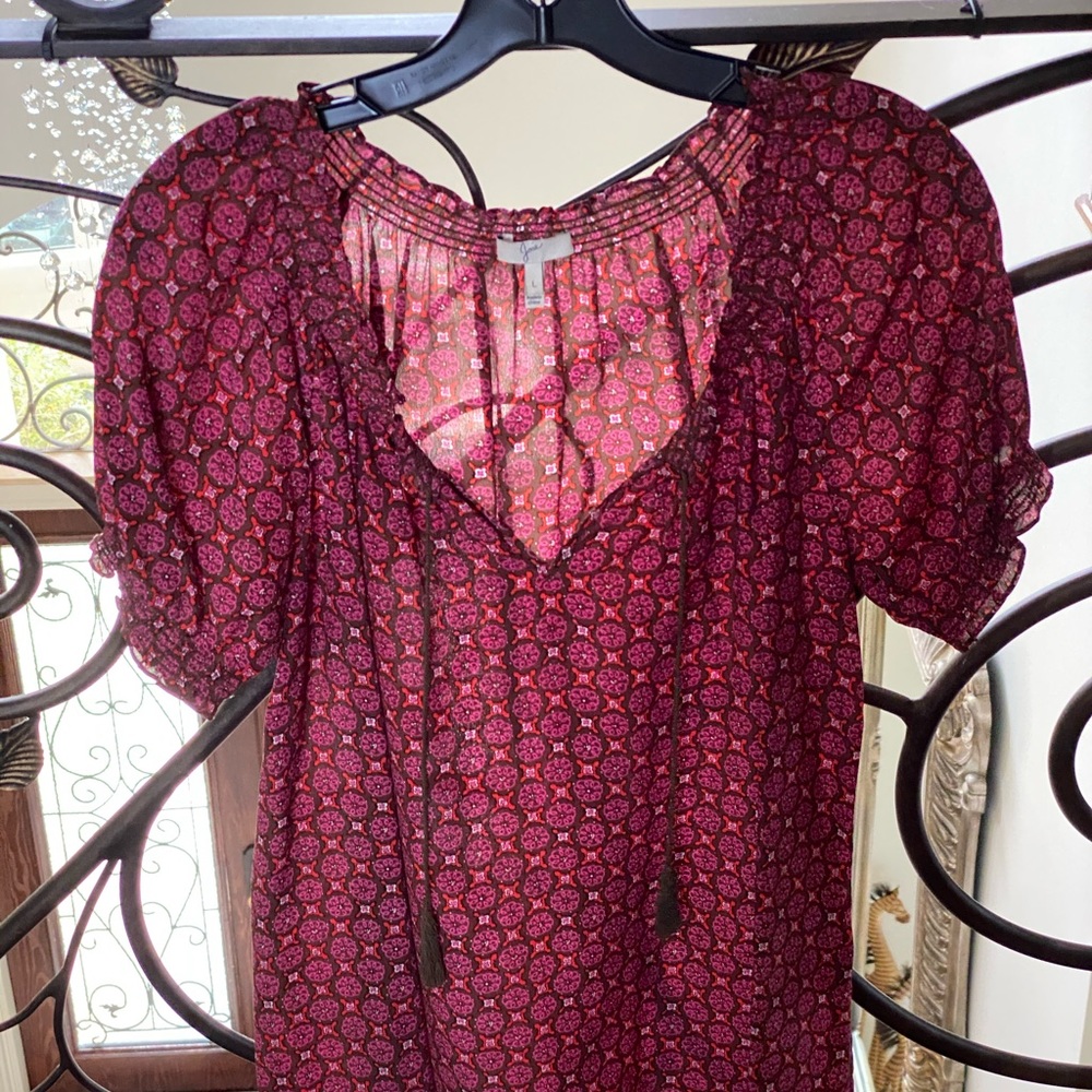 Super cute everyday top.